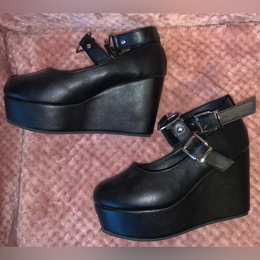 Cynllio, Size 6.5, black faux leather